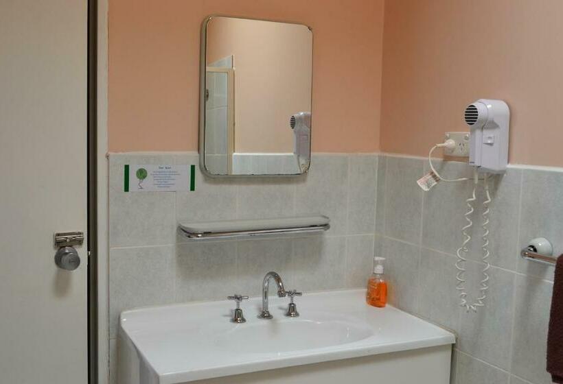 패밀리 룸, Chadstone Executive Motel