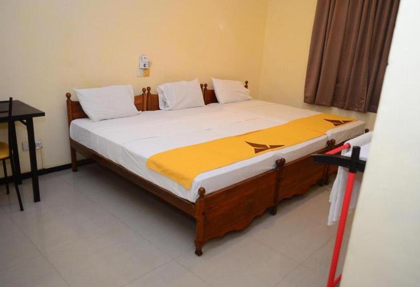 חדר סטנדרט לשלושה, Jayasinghe Holiday Resort