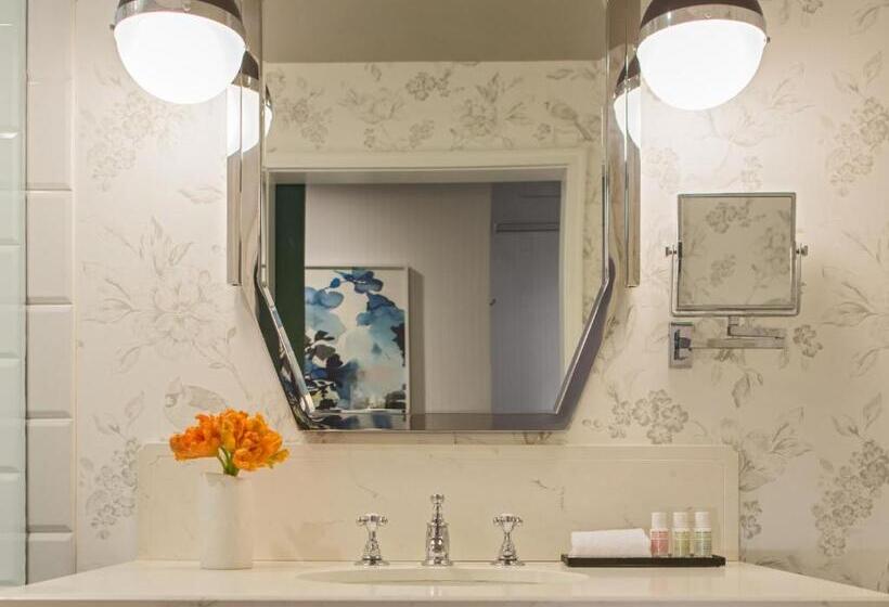带大床的套房, Kimpton Cardinal Hotel, An Ihg