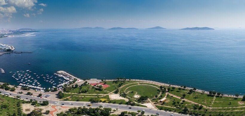 اتاق لوکس با چشم‌انداز دریا, Suadiye