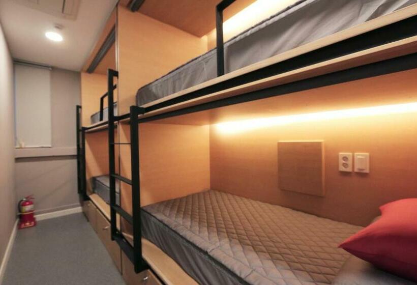 Кровать в Общей Комнате, Blueboat Hostel Gyeongju