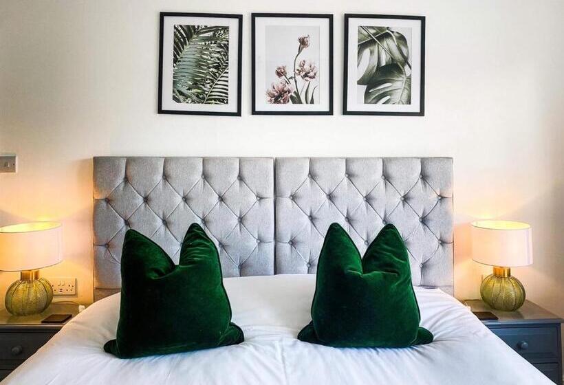 Трехместный Номер Deluxe, Castle