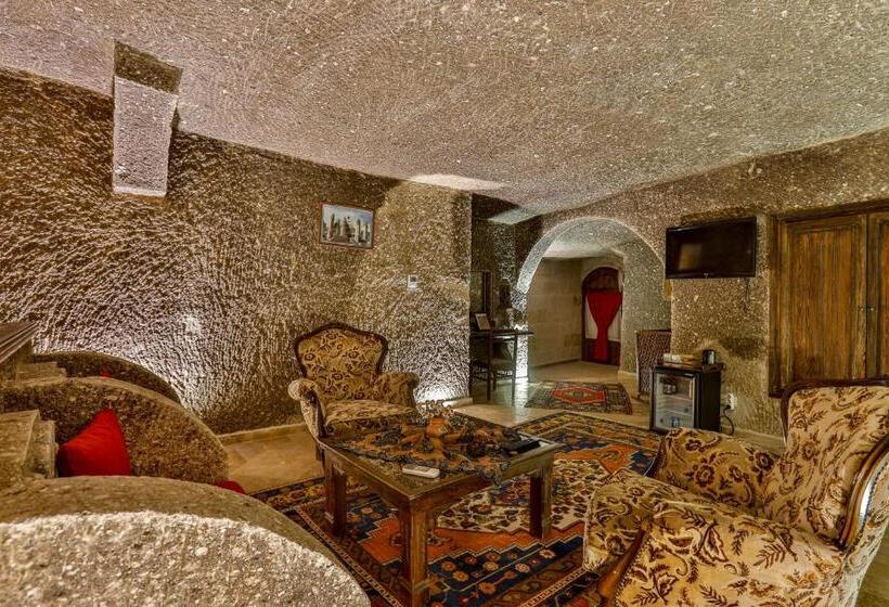 سوئیت با تخت بزرگ, Hidden Cave