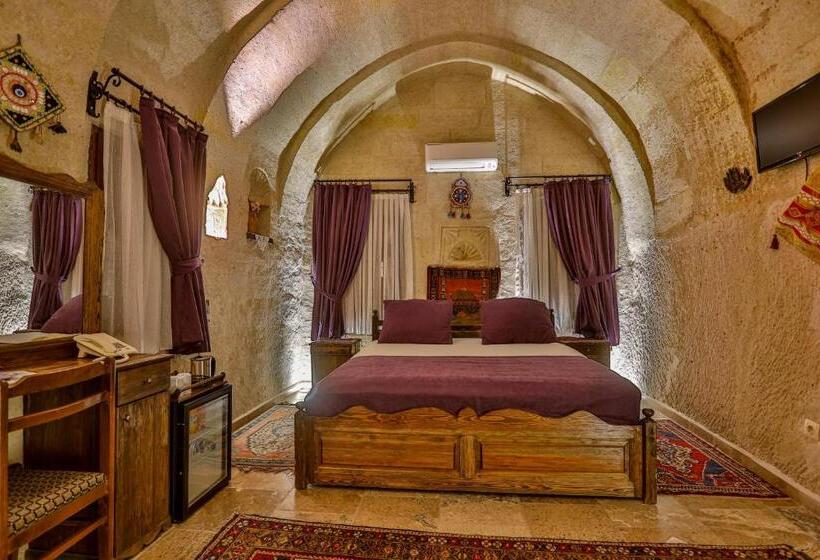 اتاق سوپریور, Hidden Cave