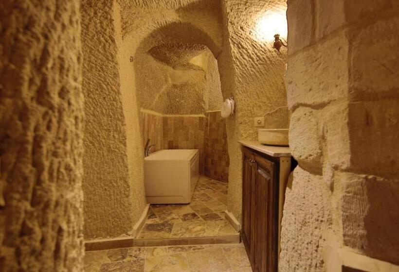 سوییت خانوادگی, Hidden Cave