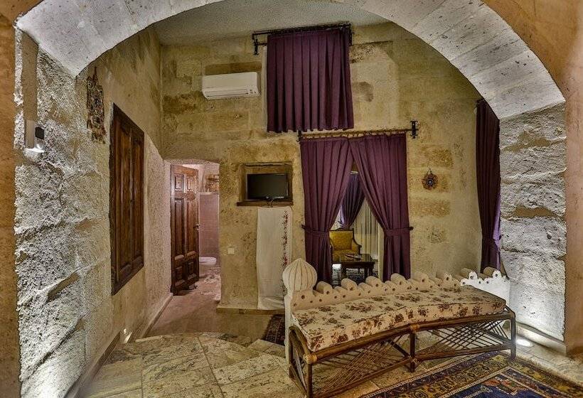 اتاق لوکس, Hidden Cave