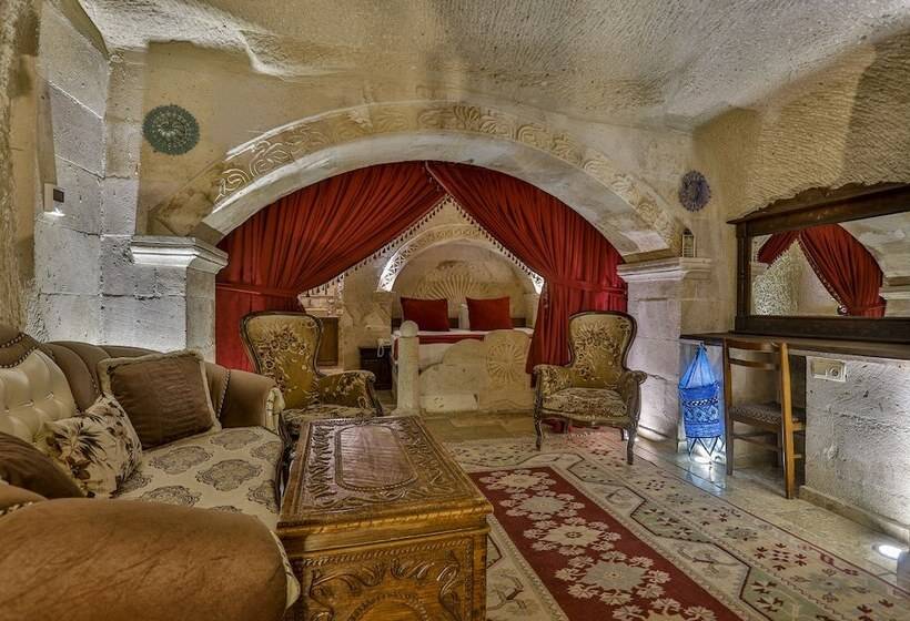 سوییت خانوادگی, Hidden Cave