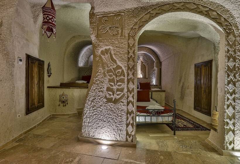 سوییت خانوادگی, Hidden Cave