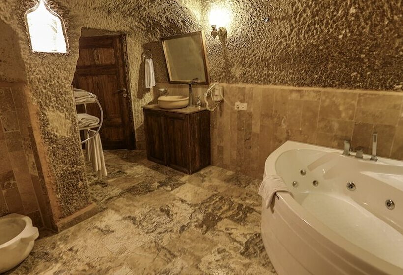 سوییت خانوادگی, Hidden Cave
