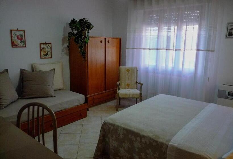 اتاق استاندارد سه نفره, La Mimosa