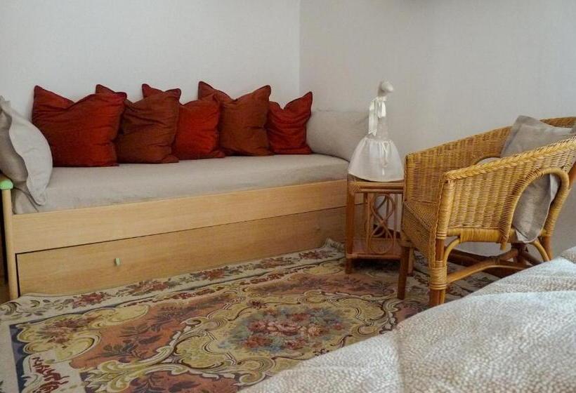 اتاق استاندارد سه نفره, La Mimosa