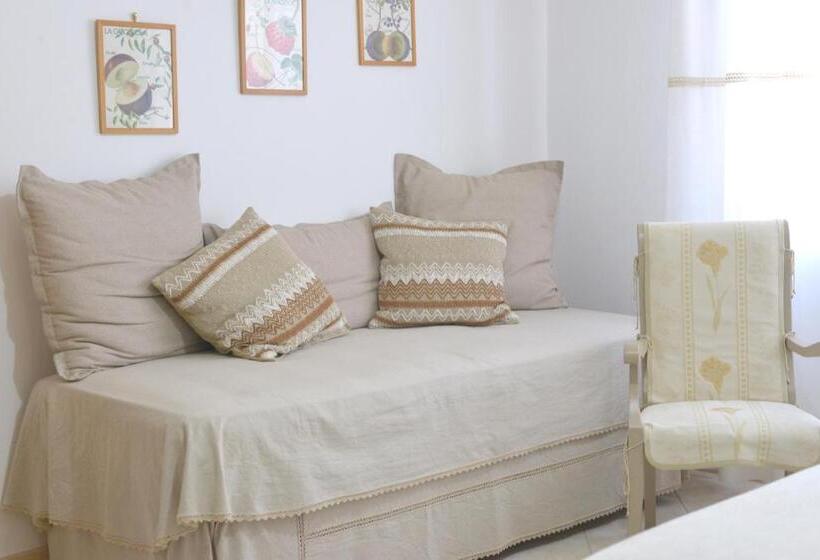 اتاق استاندارد سه نفره, La Mimosa