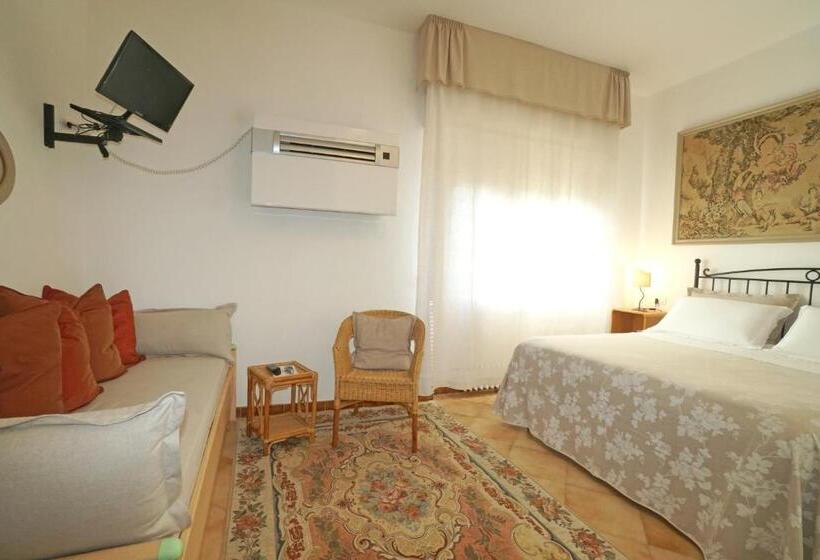 اتاق استاندارد سه نفره, La Mimosa