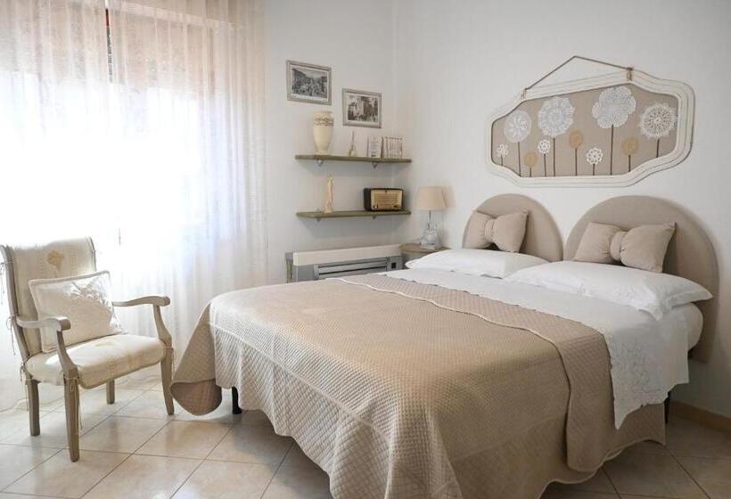 اتاق استاندارد سه نفره, La Mimosa