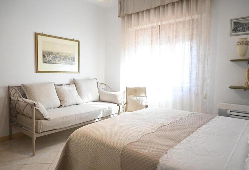 اتاق استاندارد سه نفره, La Mimosa