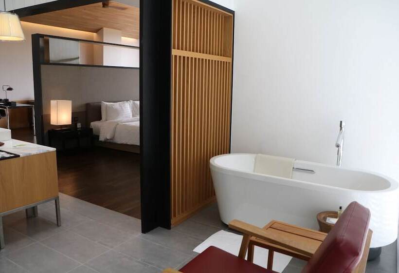 스위트, Midori Clark Hotel And Casino