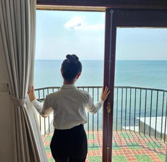 اتاق لوکس با بالکن و چشم‌انداز دریا, Venus Phu Quoc