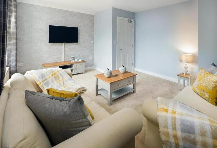 Deluxe Suite King Bed, The Coppice   Including Off Site Health Club
