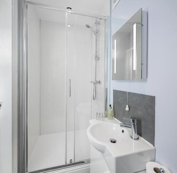 اتاق استاندارد با تخت بزرگ, The Coppice   Including Off Site Health Club