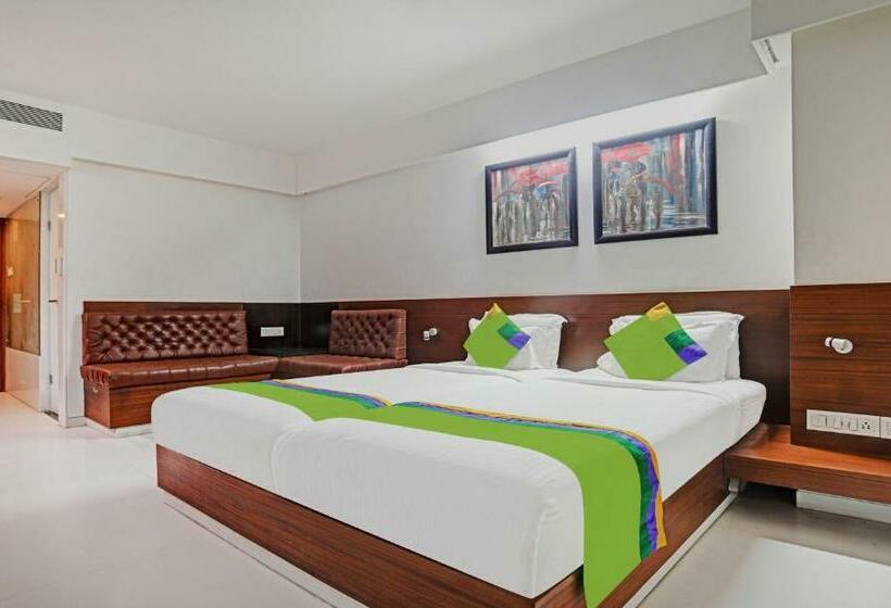 Quarto Deluxe, Treebo Cherry Tree