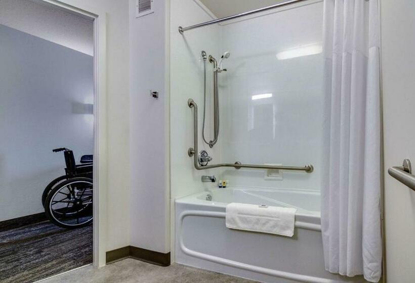 スタンダードルーム, Motel 6 Saskatoon, Sk