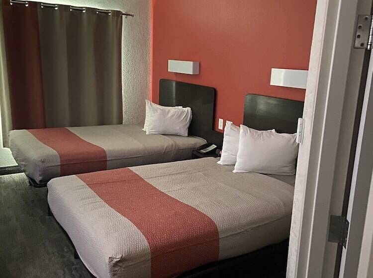 デラックスルーム, Motel 6 Saskatoon, Sk