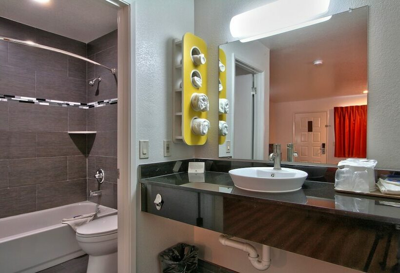Номер Стандарт 2 Двуспальные Кровати, Coastal Valley Inn