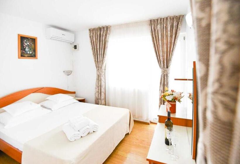 اتاق استاندارد سه نفره, Complex Tismana All Inclusive