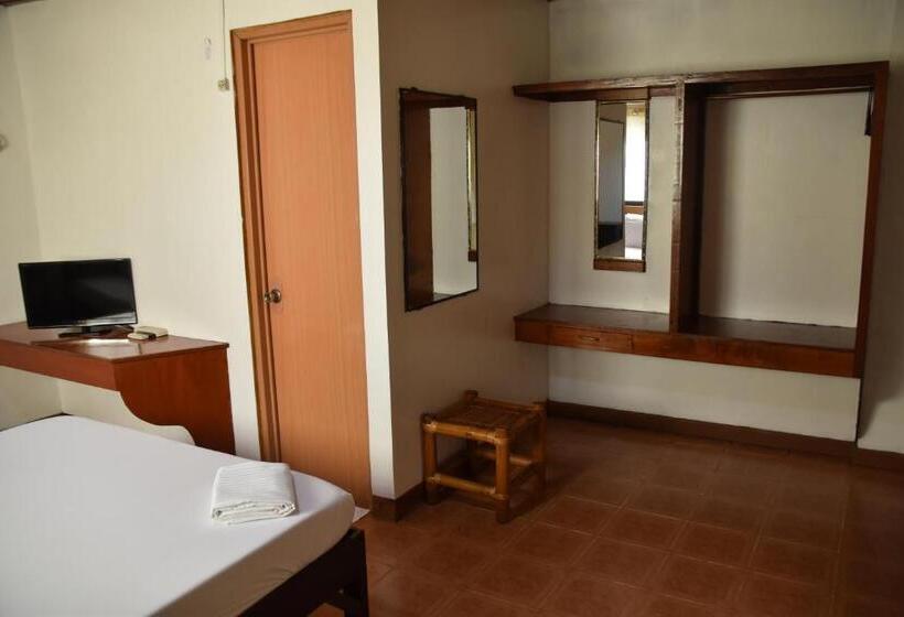 Трехместный Номер Стандарт с Балконом, Roy S Rendezvous Boracay