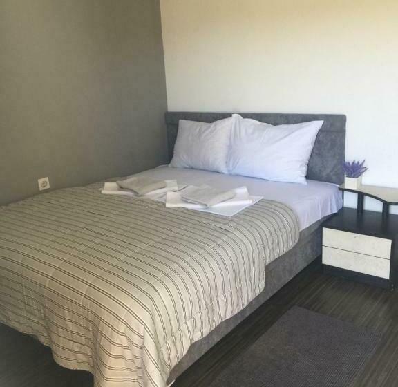 اتاق استاندارد با چشم‌انداز باغ, Rooms Nikola Rule Ostojic