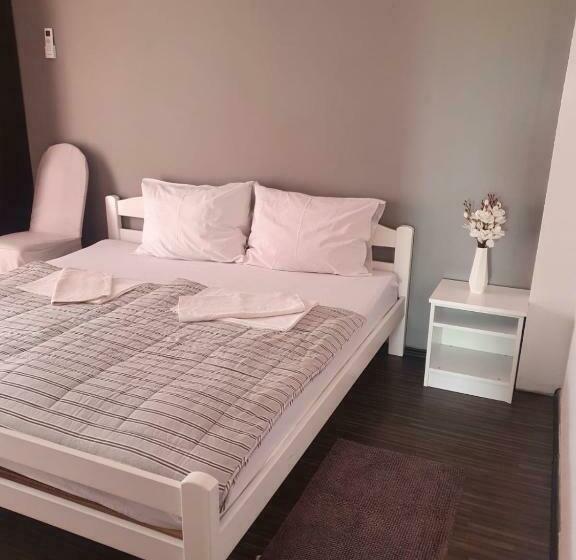 اتاق استاندارد با چشم‌انداز باغ, Rooms Nikola Rule Ostojic