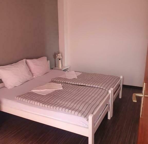اتاق استاندارد با چشم‌انداز باغ, Rooms Nikola Rule Ostojic