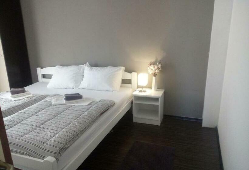 اتاق استاندارد با چشم‌انداز باغ, Rooms Nikola Rule Ostojic