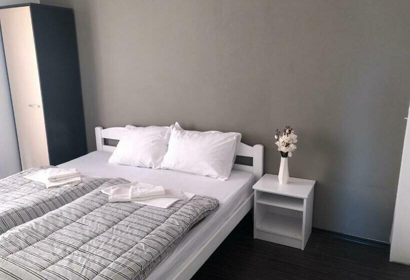 اتاق استاندارد با چشم‌انداز باغ, Rooms Nikola Rule Ostojic