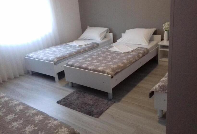 اتاق استاندارد سه نفره, Rooms Nikola Rule Ostojic