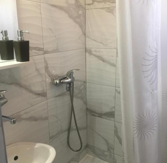 اتاق کلاسیک چهارنفره, Rooms Nikola Rule Ostojic