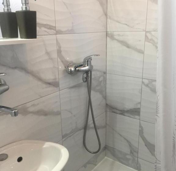 اتاق کلاسیک چهارنفره, Rooms Nikola Rule Ostojic