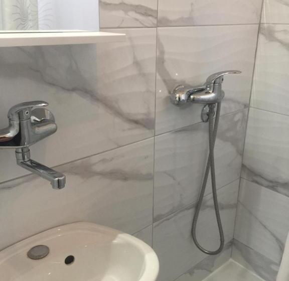 اتاق کلاسیک چهارنفره, Rooms Nikola Rule Ostojic