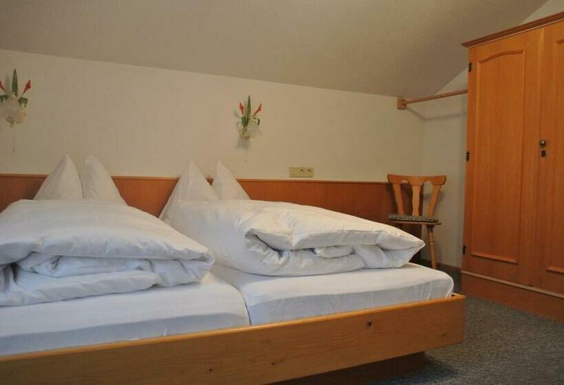 Номер Стандарт с Балконом, Haus Lärchenbrunn