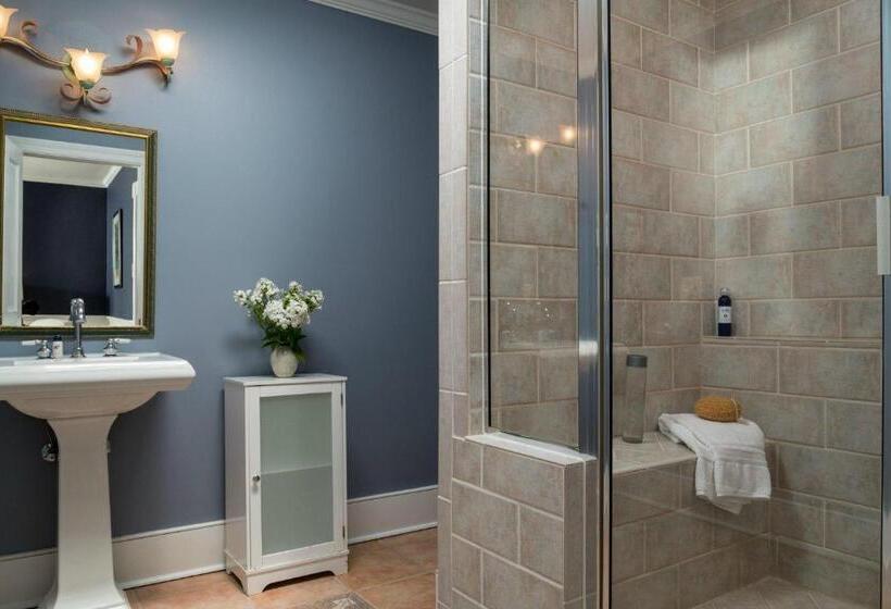 Люкс Кровать Кинг, L Auberge Provencale Inn & Restaurant