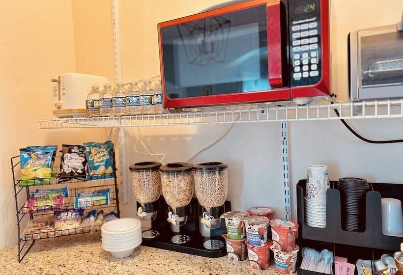 스위트, Speedway Legacy Inn