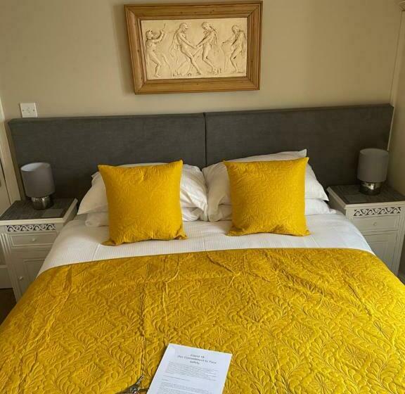 اتاق استاندارد, The Courtyard Guest House