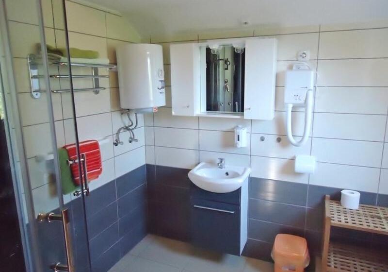استودیوی استاندارد, Apartments Kristic