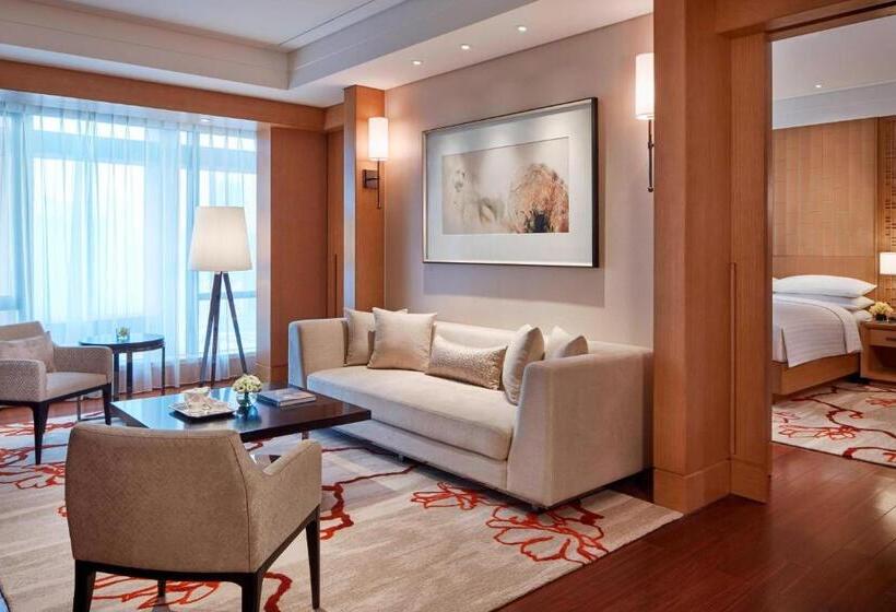 带双人大床的行政管理套房, Zhuhai Marriott