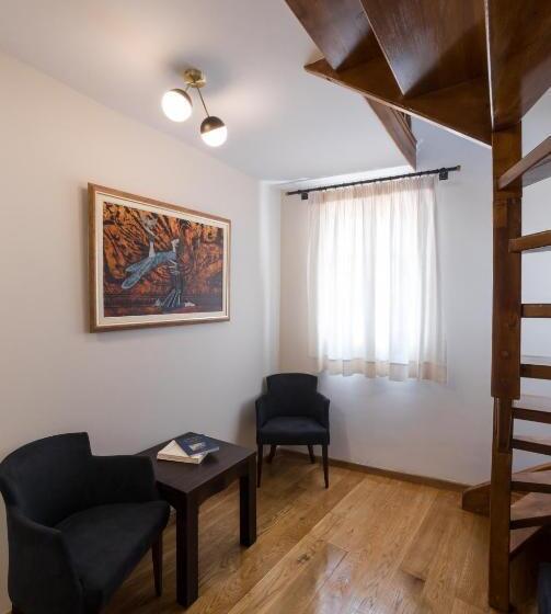 Люкс, Nikolaos Pension