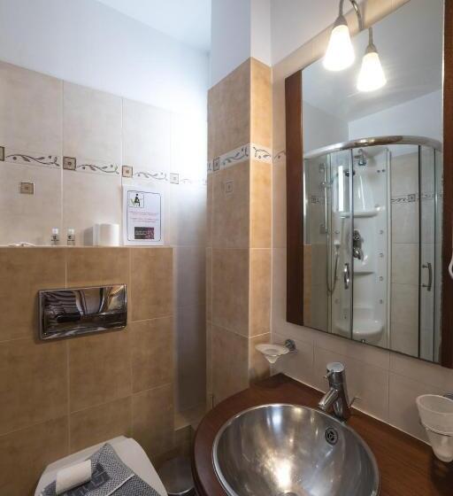 Люкс с Балконом, Nikolaos Pension