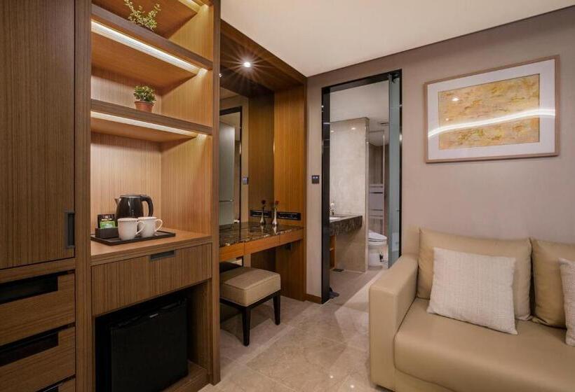 Королевский Люкс, Shin Shin Hotel Jeju Airport