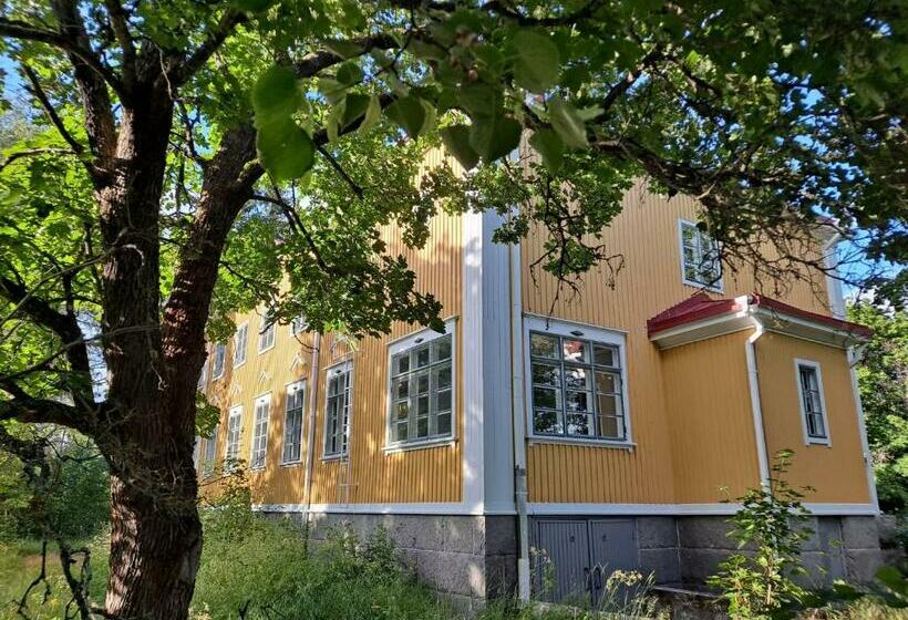 اتاق استاندارد سه تخته با سرویس بهداشتی مشترک, Salonsaaren Pappila