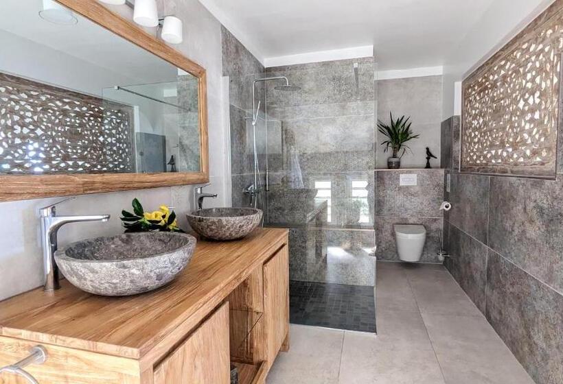 اتاق لوکس با چشم‌انداز دریا, Villa Manaaki
