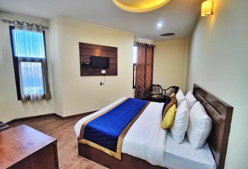 디럭스 룸 킹사이즈 침대, The Ashoka Inn 300mts Walkable From Mall Road